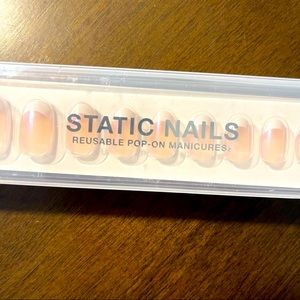 Static nails reusable pop-on manicure